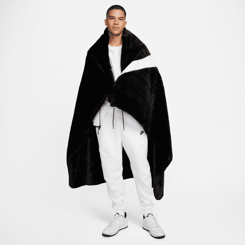 布団・毛布 NIKE W NSW BLANKET FAUX FUR SWSH BLACK NIKE SPORTSWEAR FAUX FUR BLANKET “BLACK” – Hush Life Boutique