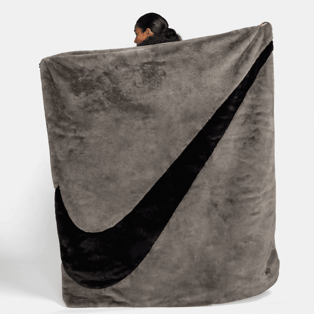 布団・毛布 NIKE W NSW BLANKET FAUX FUR SWSH NSW BLANKET FAUX FUR SW