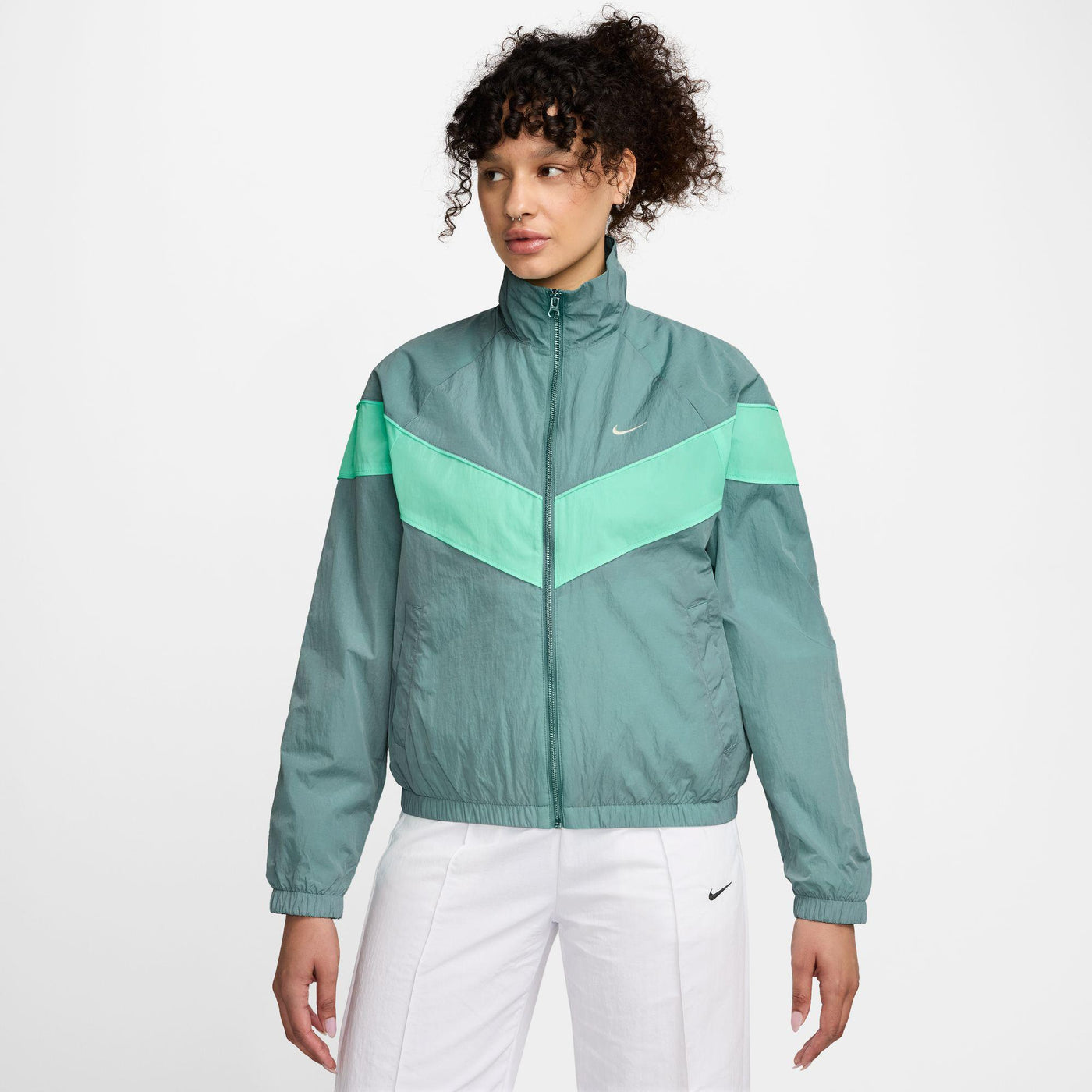 Nike Windrunner Women's Loose UV Woven Full-Zip Jacket Cannon