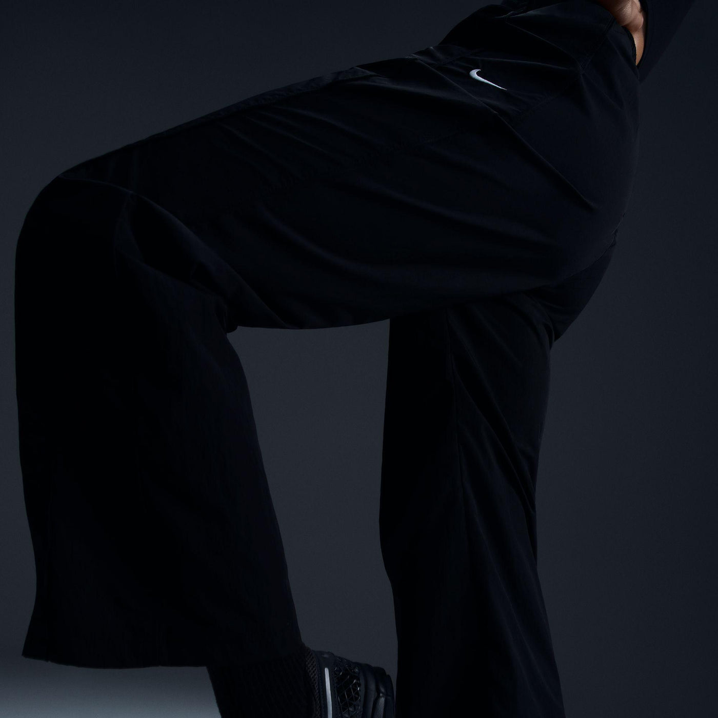 Nike Windrunner Women's High-Waisted Woven Open-Hem Pants Black