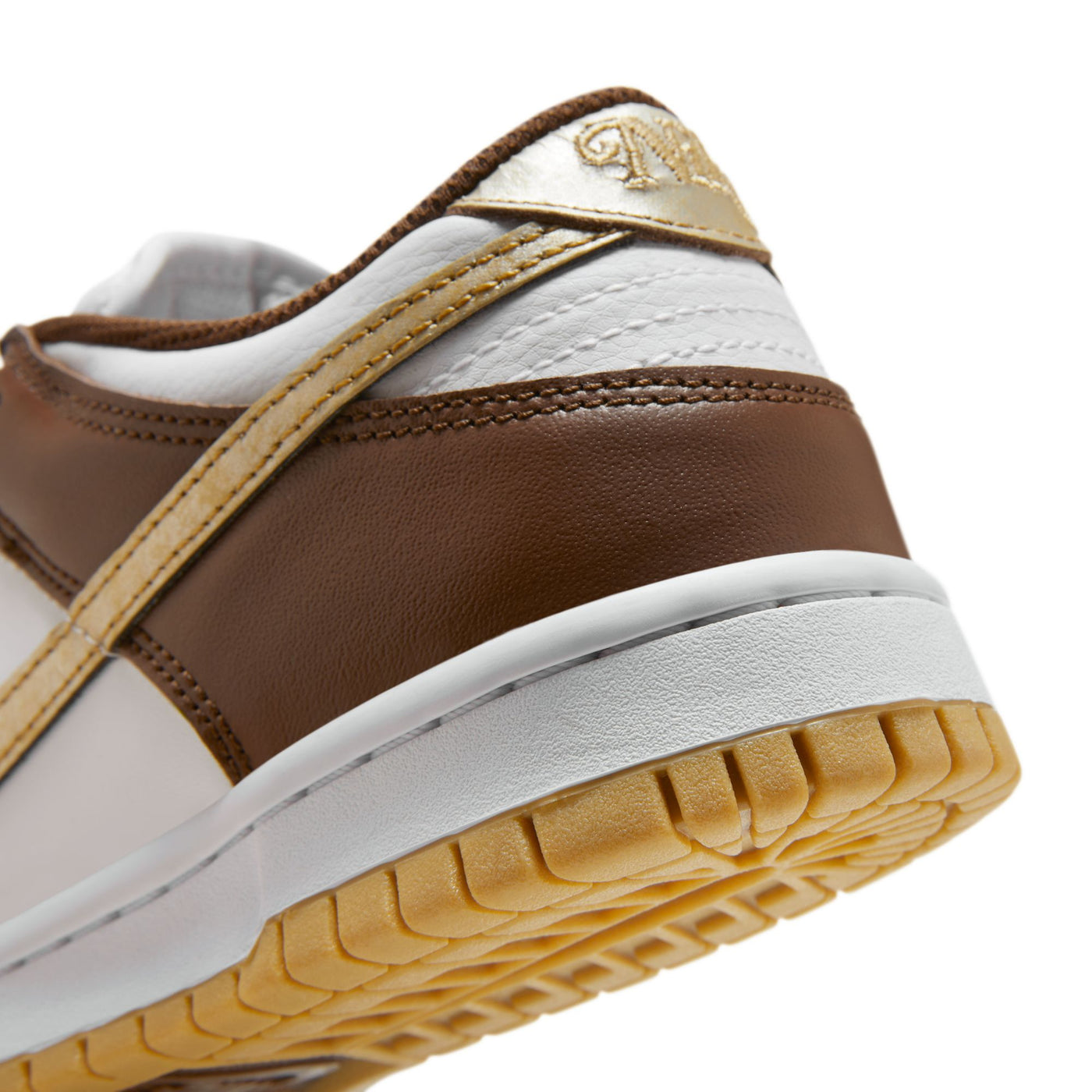 Youth (GS) Nike Dunk Low - WHITE/METALLIC GOLD-WHITE-CACAO WOW