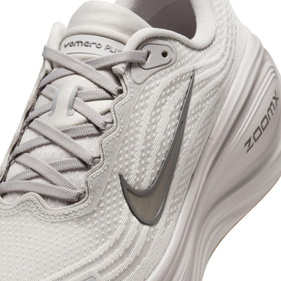 Nike Vomero Plus College Grey/Medium Ash-Light Iron Ore