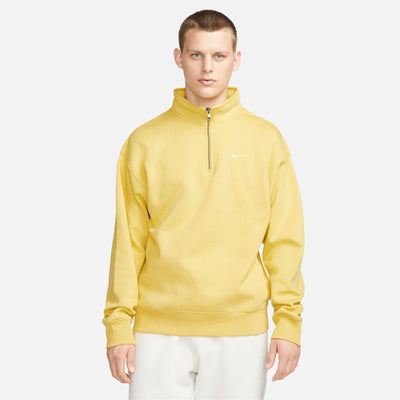 Nike Solo Swoosh Men's 1/4-Zip Top Saturn Gold