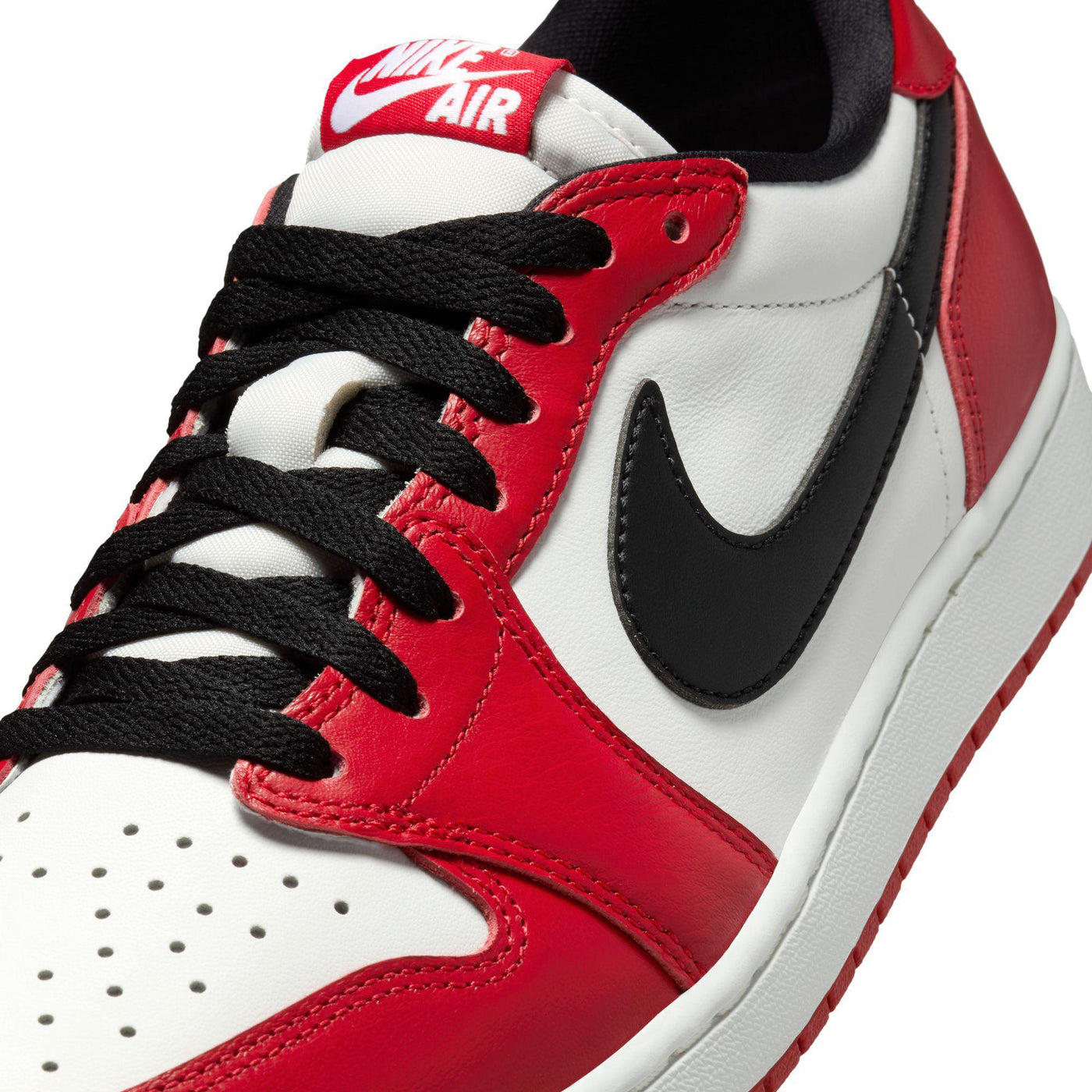 Air Jordan 1 Retro Low OG "Chicago" 2025