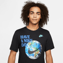 NIKE SPORTSWEAR "GOOD VIBES" TEE (BLACK)
