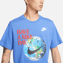 NIKE SPORTSWEAR "GOOD VIBES" TEE (BLUE)